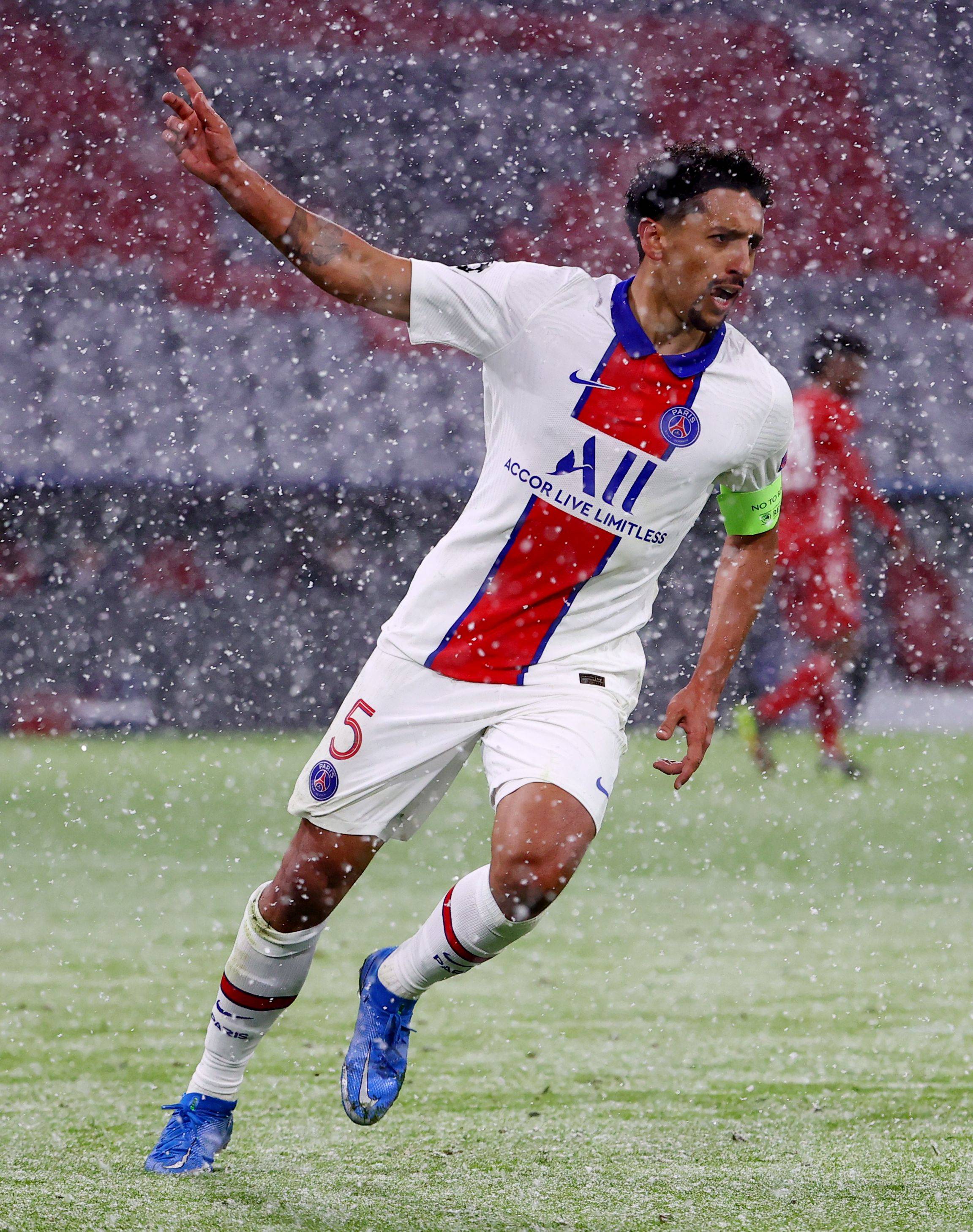 九游游戏旧版本-关于TheShy在巴黎圣日耳曼比赛中战术调整，领先优势明显引发热议！全场沸腾不已的信息