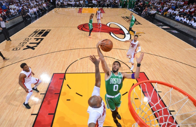 九游旧版本下载链接-曼联中场困局揭秘新