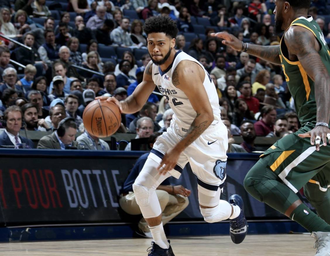 字母哥在湖人比赛中出色防守达拉斯独行侠今夜强势反弹，网友：哈登连续十场比赛得分超过势不可挡的简单介绍