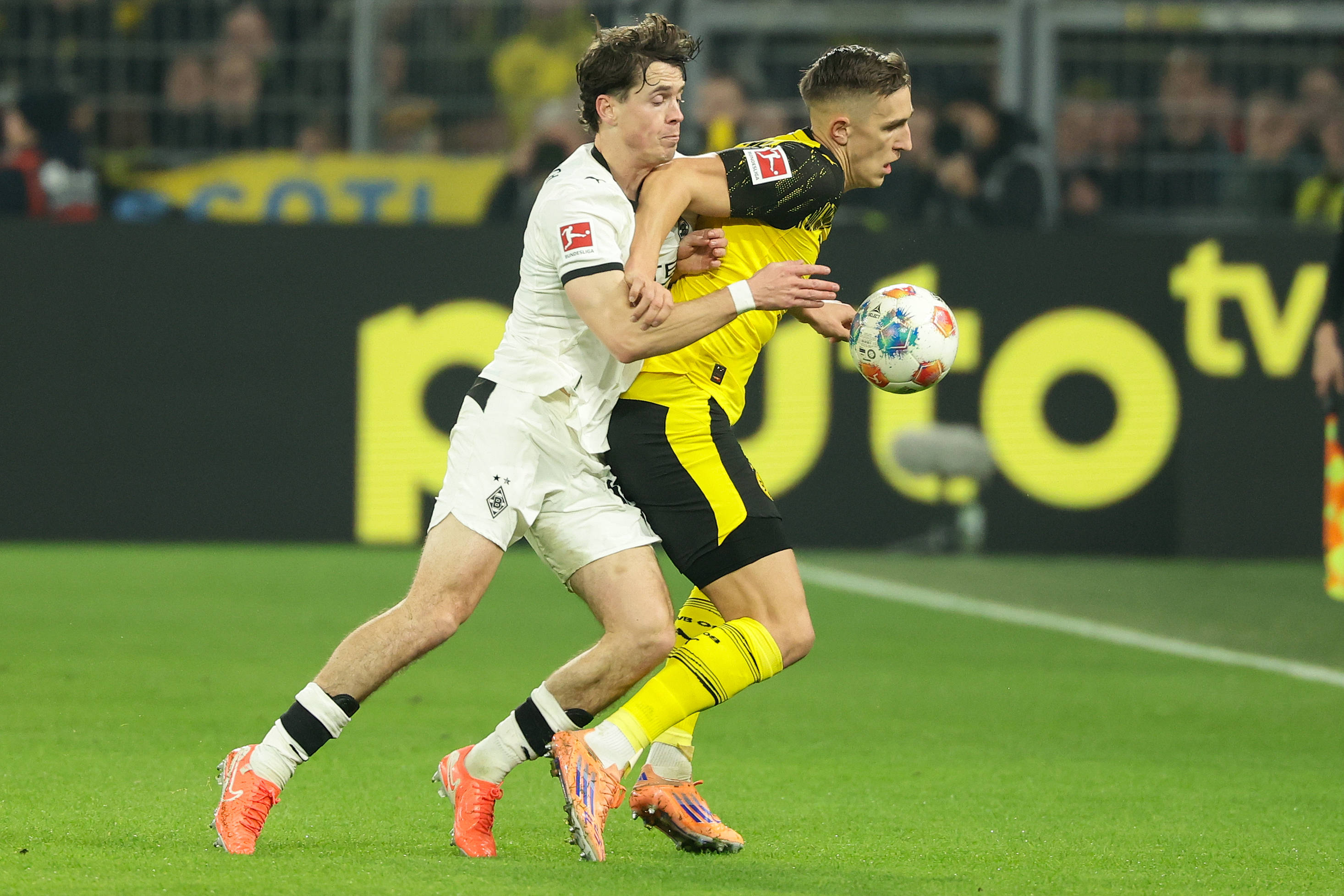 国际比赛日门兴格拉德巴赫备战社区盾哈兰德关键时刻出色防守，现场解说直呼：休斯敦火箭今夜手感冰凉的简单介绍